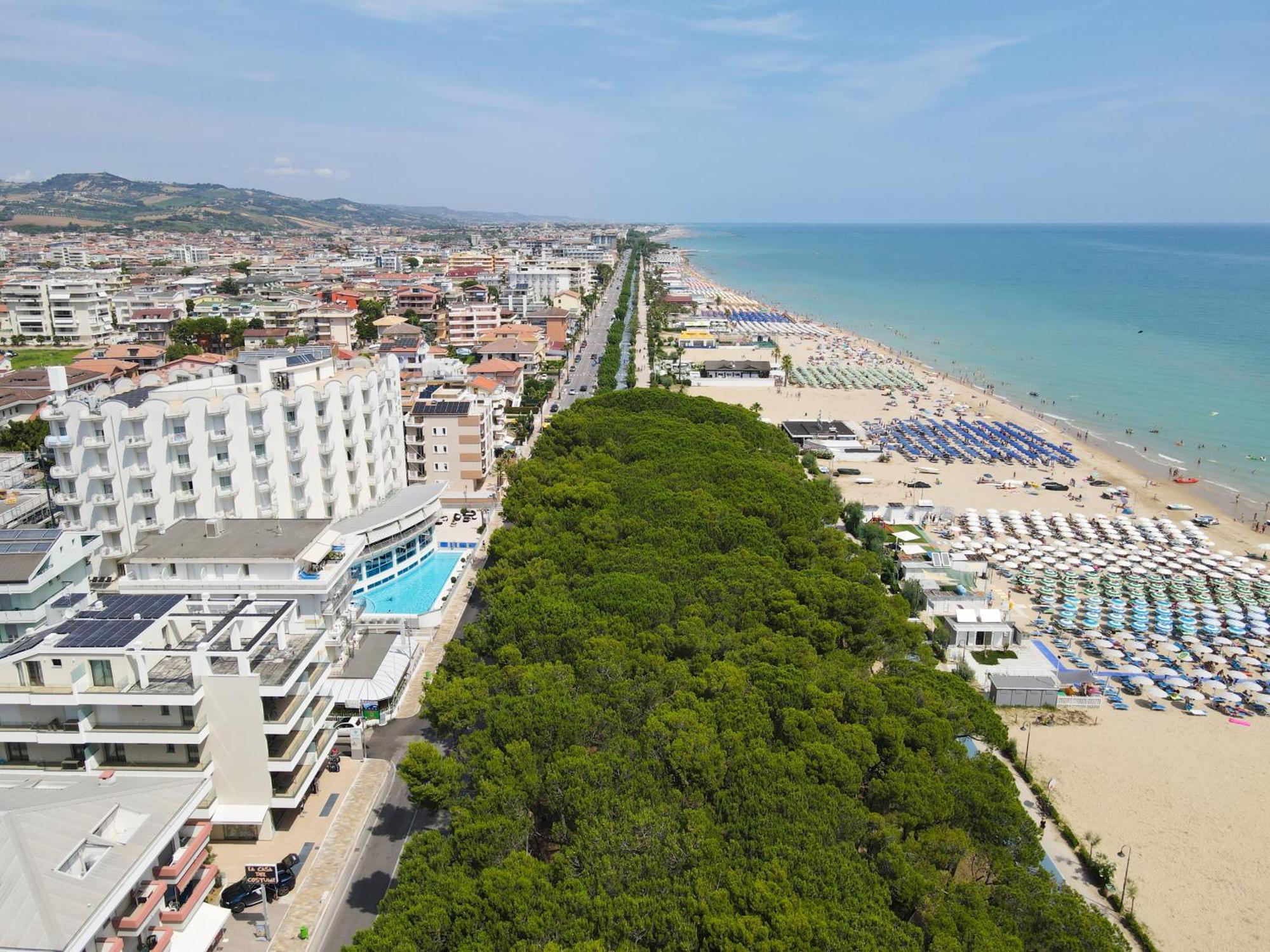 Residence Pineta Mare Alba Adriatica Exterior photo